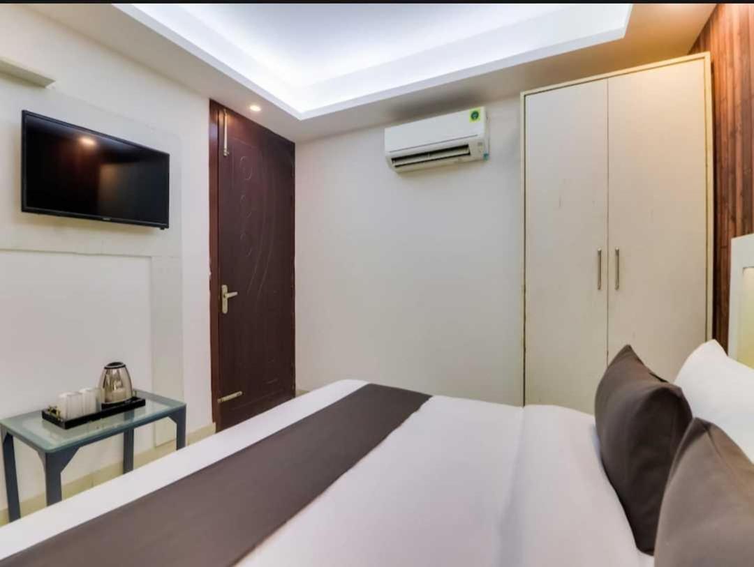 Hotel O Galaxy Stay New Delhi Exteriör bild
