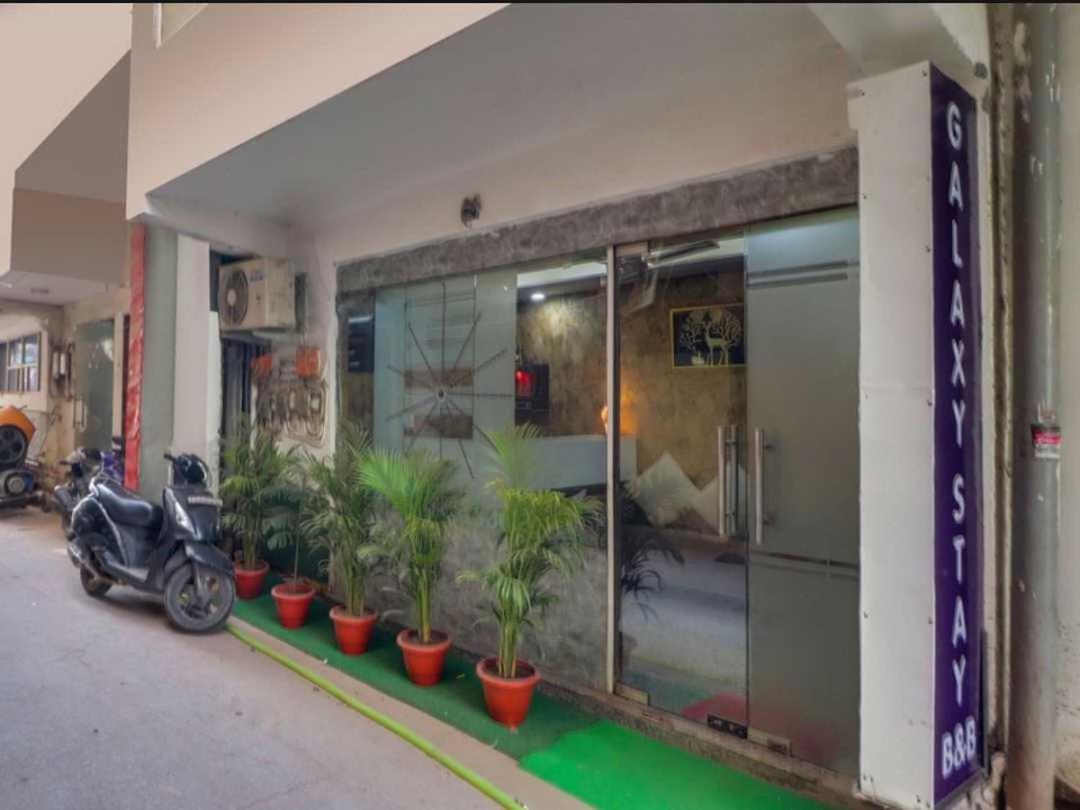 Hotel O Galaxy Stay New Delhi Exteriör bild