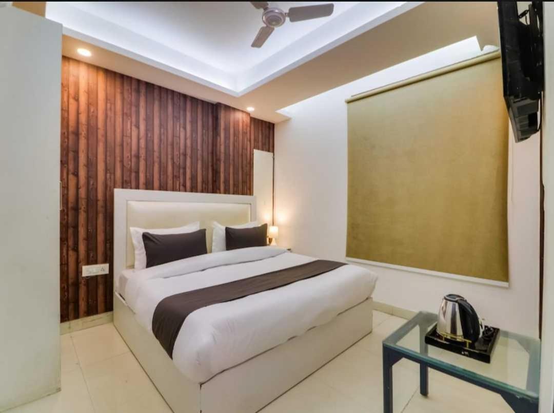 Hotel O Galaxy Stay New Delhi Exteriör bild