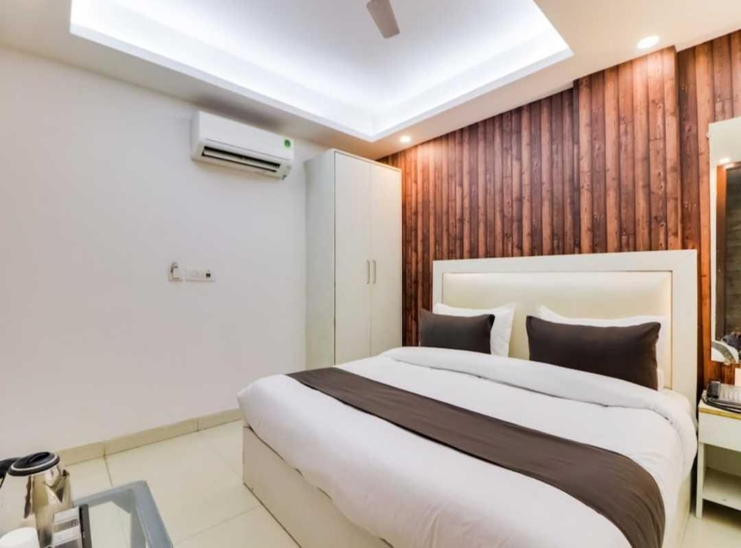 Hotel O Galaxy Stay New Delhi Exteriör bild